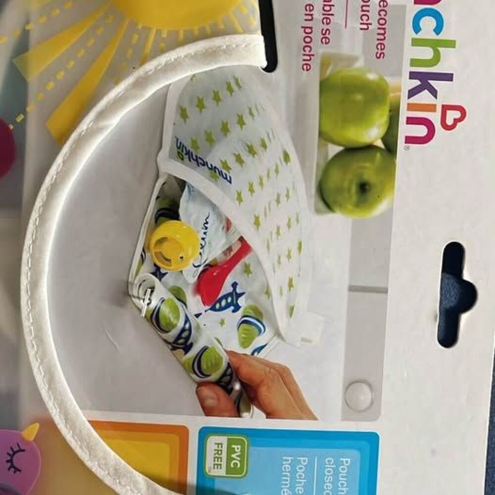 Munchkin To-Go Bib - Picture 5 of 5
